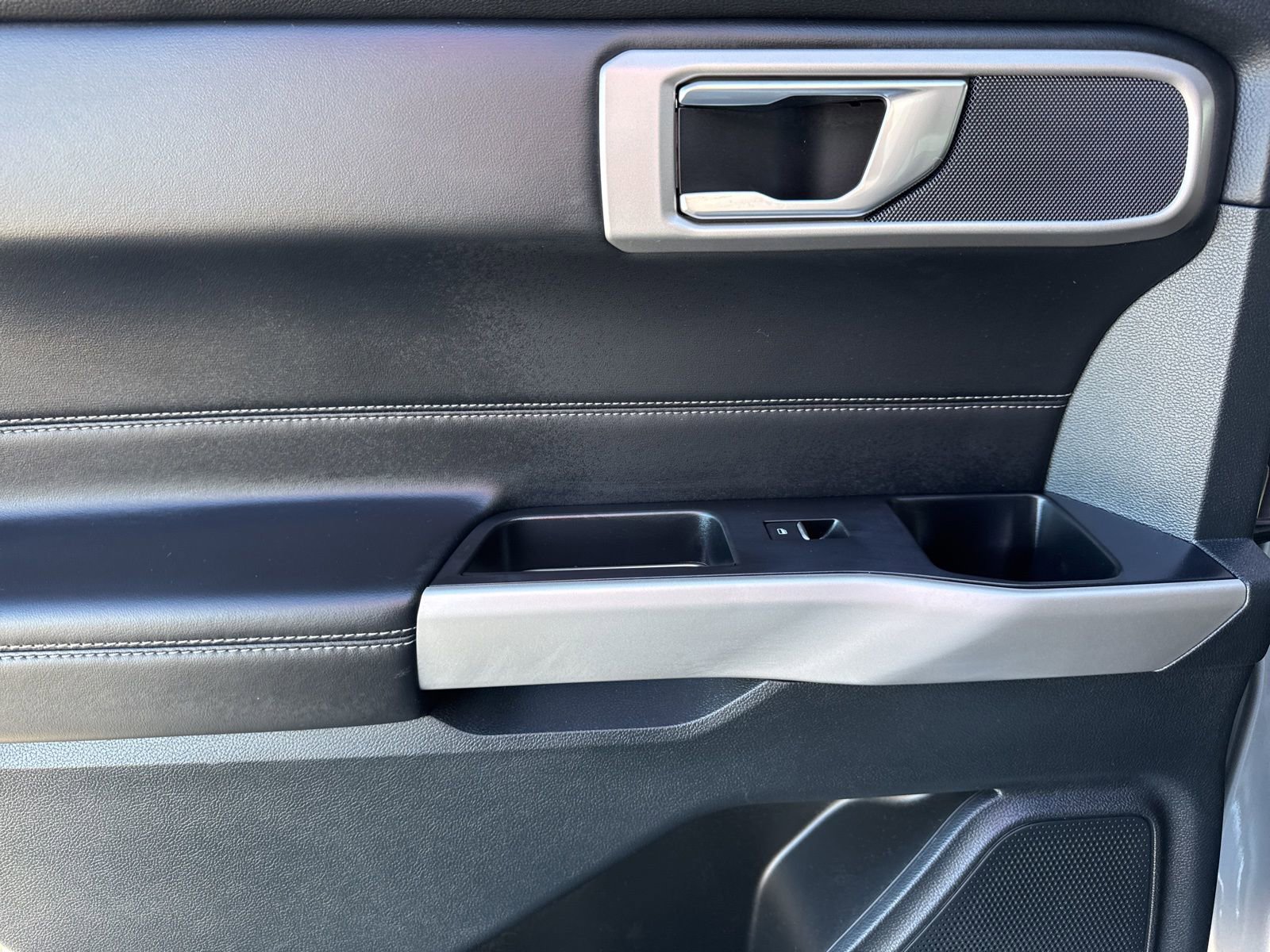 Used 2023 Ford Explorer XLT w/ Equipment Group 202A image 13