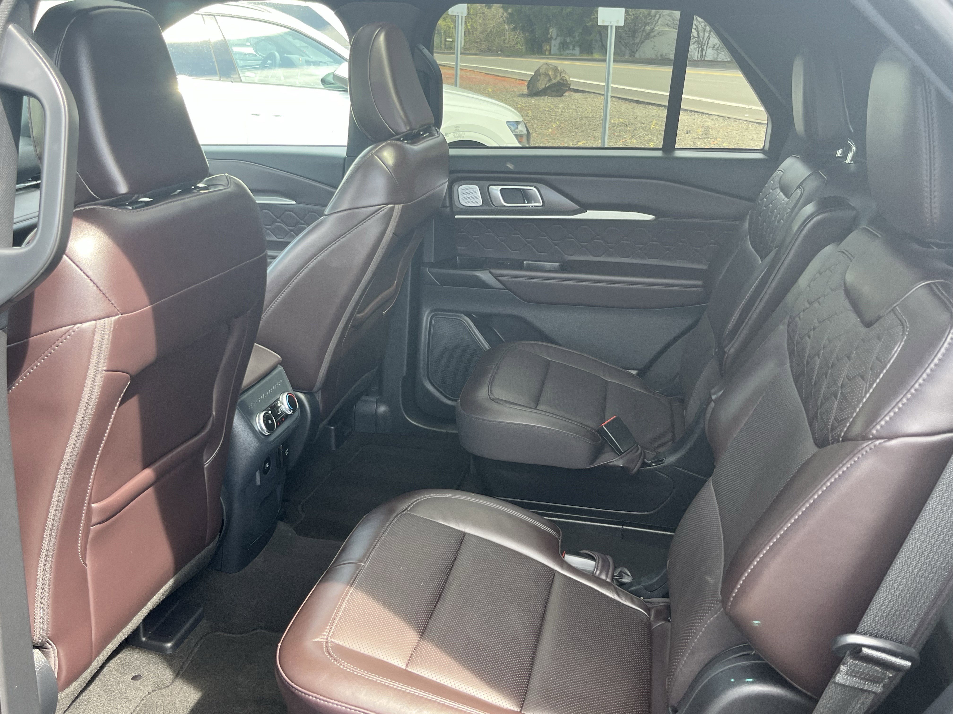 Used 2025 Ford Explorer Platinum w/ LUX Leather Package image 13