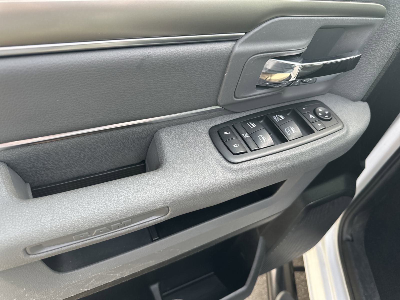 Used 2020 RAM 1500 Classic Warlock w/ Luxury Group image 9