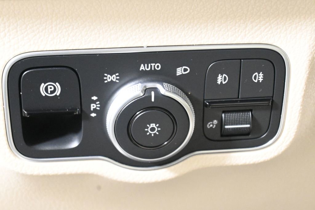 Certified 2024 Mercedes-Benz GLB 250 image 27