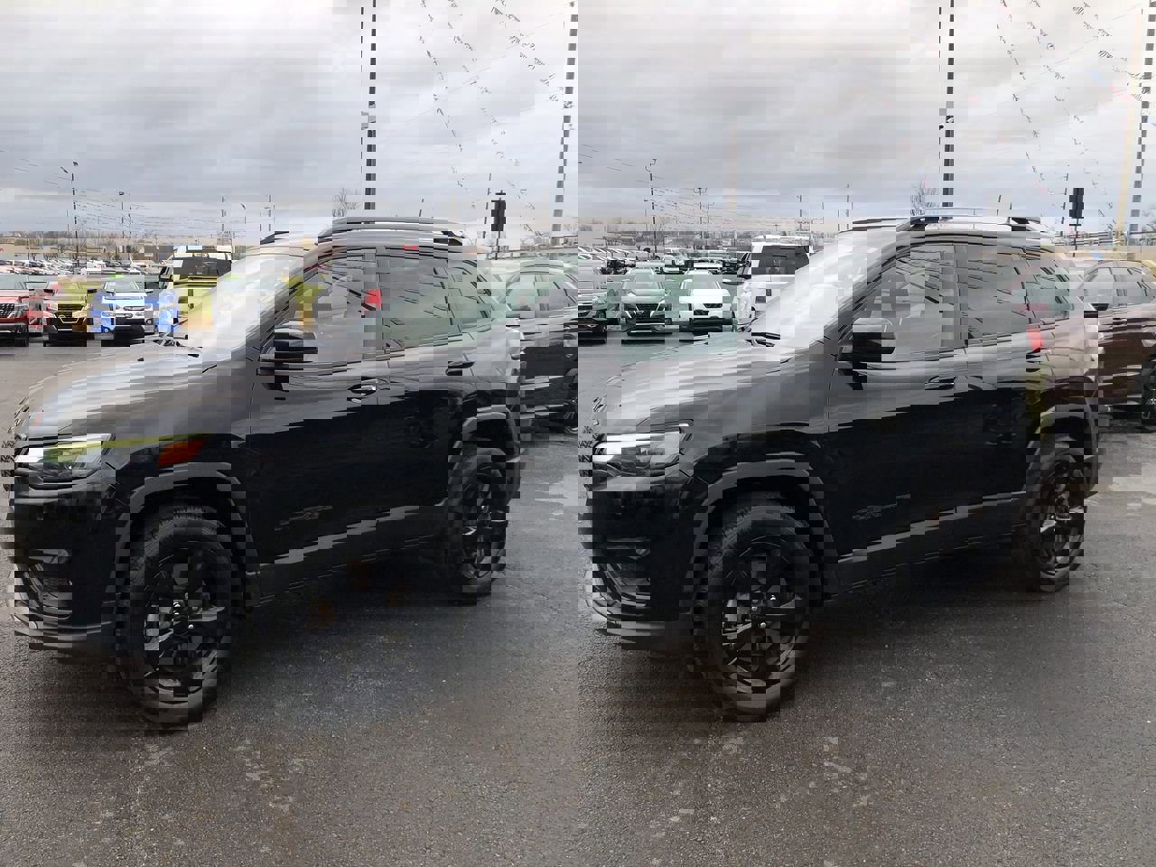 Used 2020 Jeep Cherokee Latitude Plus image 3