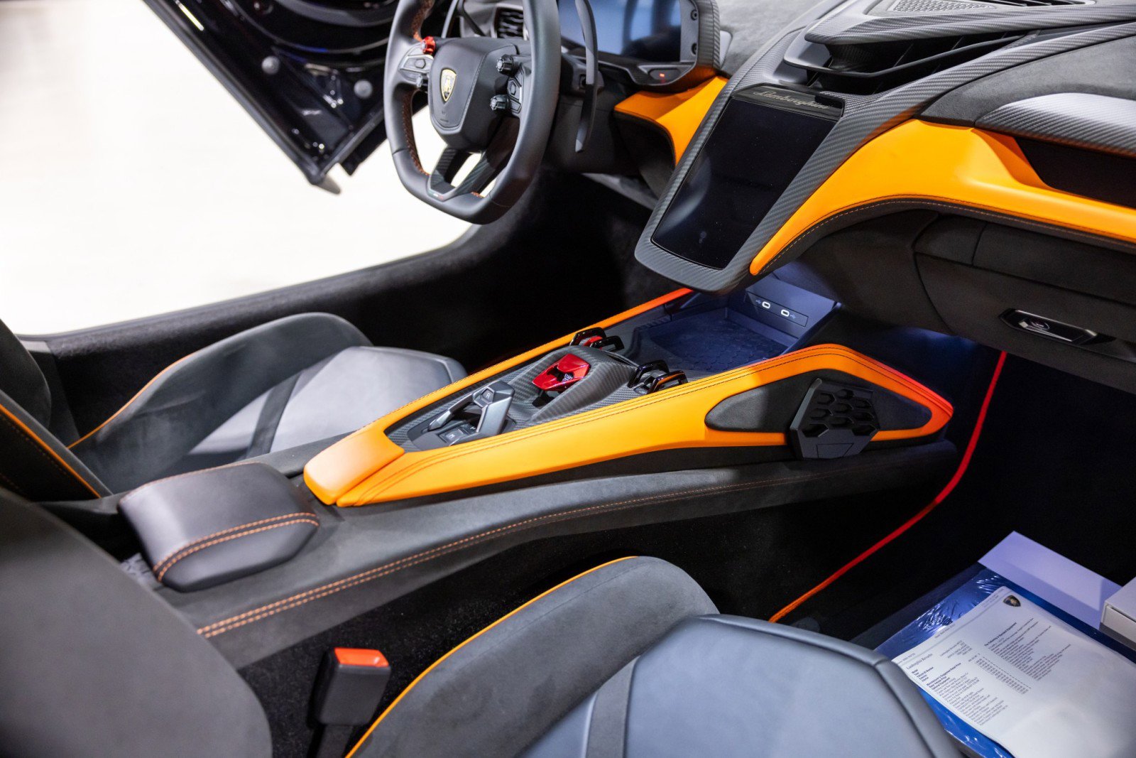 Used 2025 Lamborghini Revuelto image 40