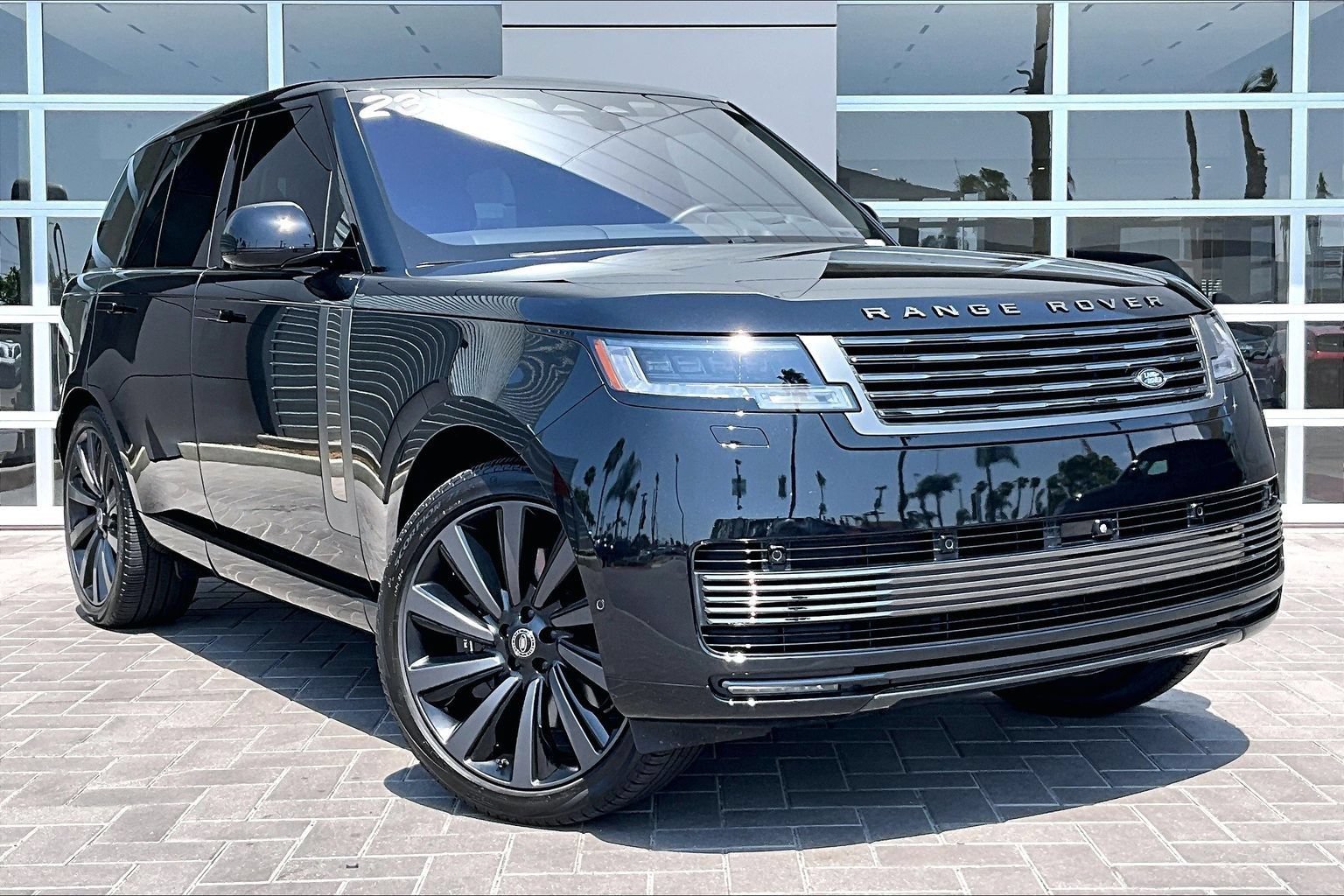Certified 2023 Land Rover Range Rover SV AWD/4WD image 3