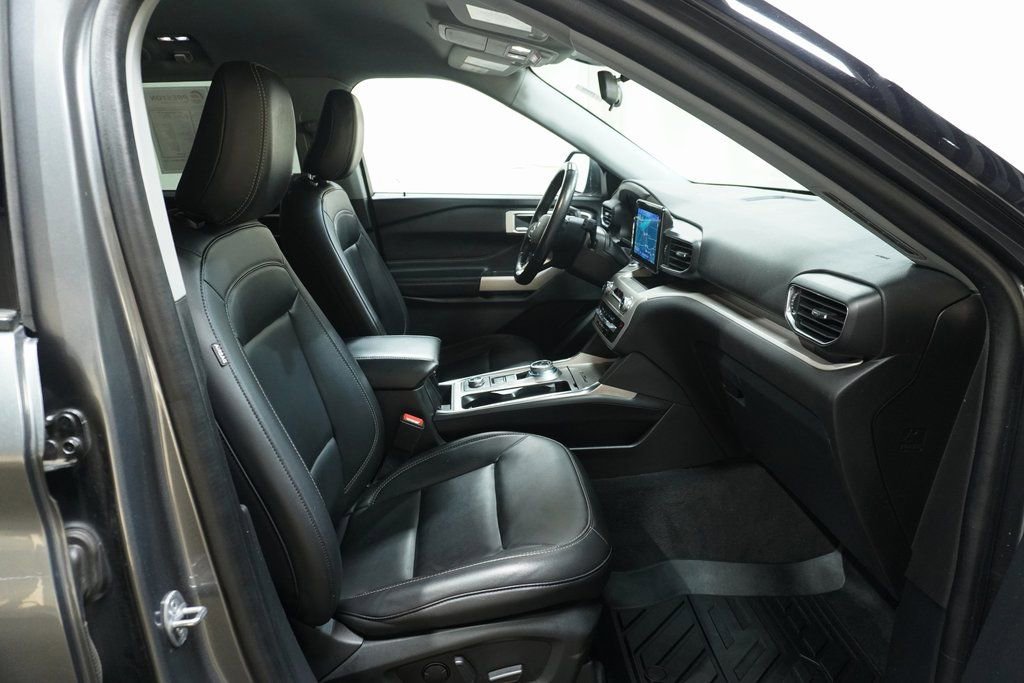 Used 2022 Ford Explorer XLT w/ Equipment Group 202A image 13
