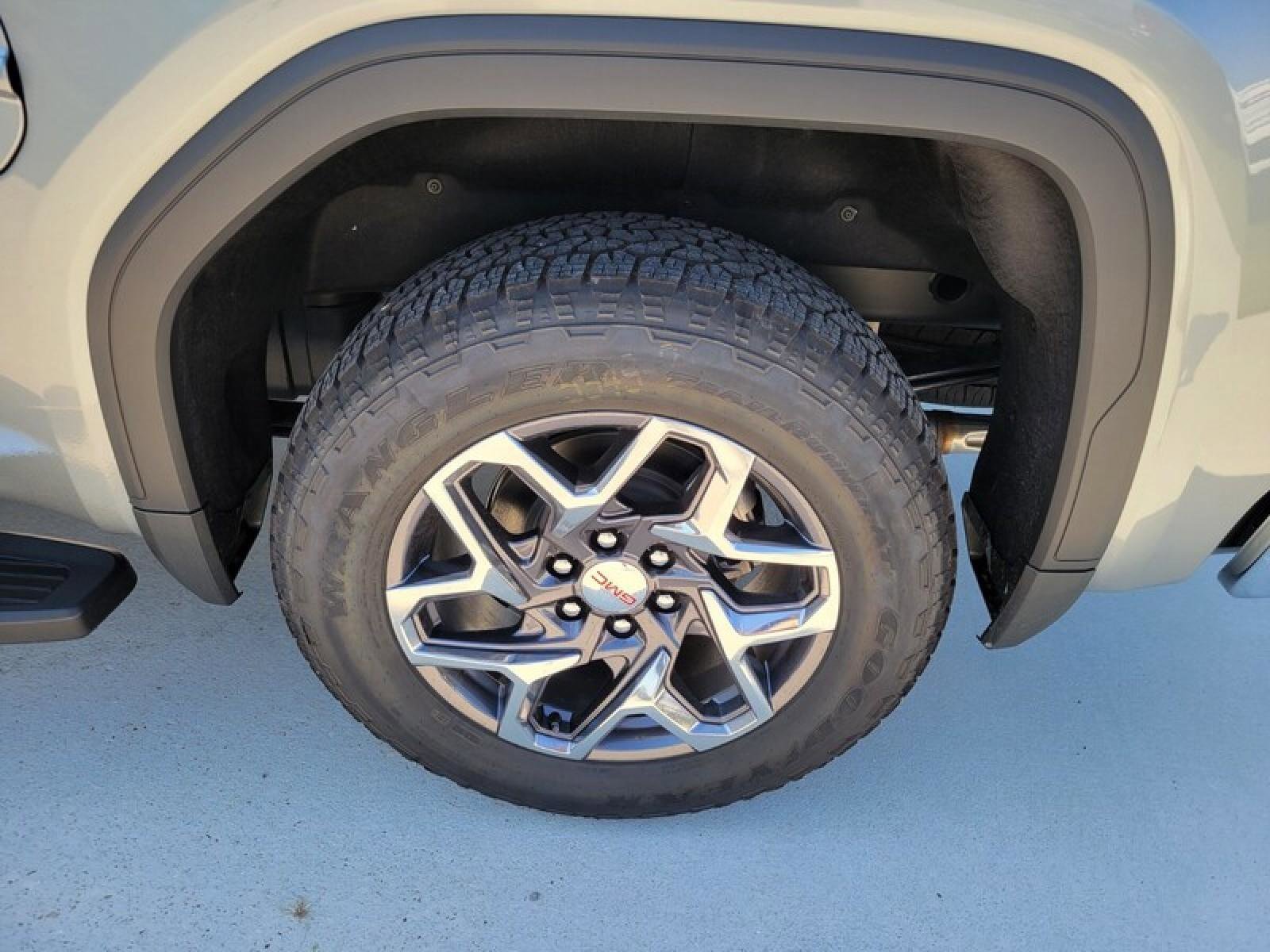 New 2026 GMC Sierra 1500 SLT w/ SLT Premium Plus Package image 8