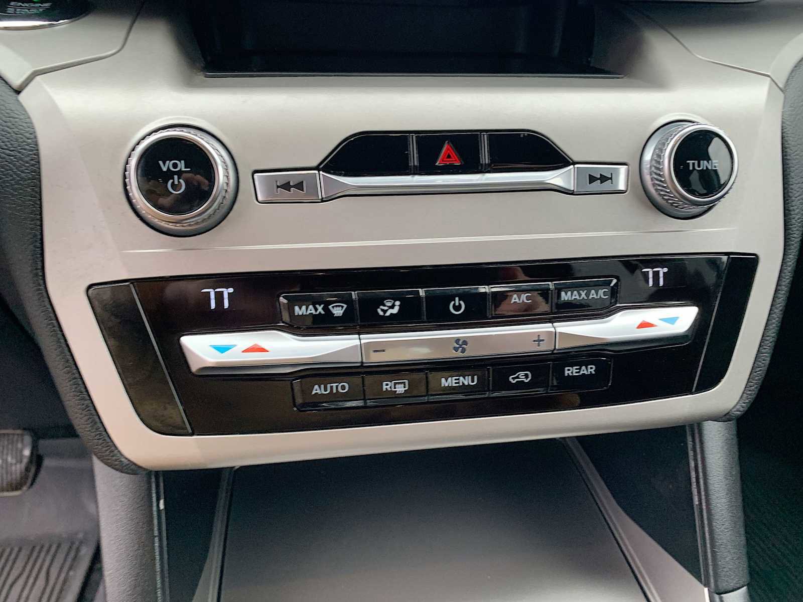 Used 2020 Ford Explorer XLT image 17