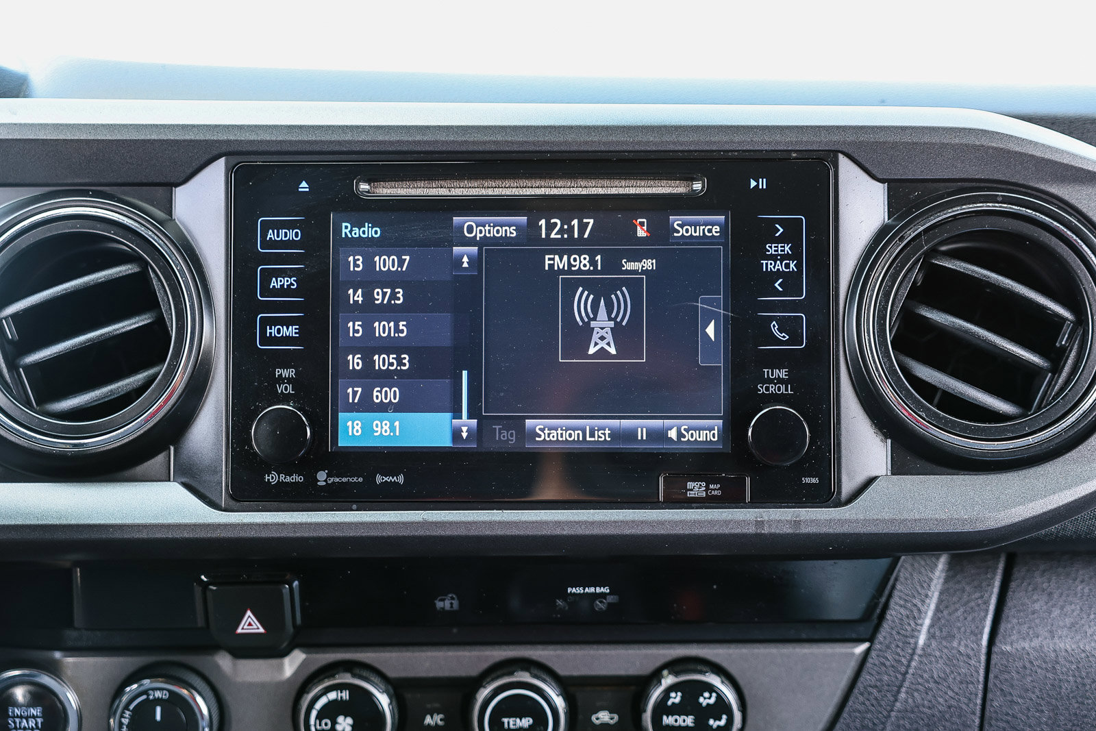 Used 2018 Toyota Tacoma TRD Off-Road w/ Technology Package image 4