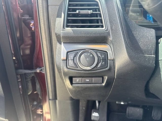 Used 2018 Ford Explorer XLT w/ Equipment Group 202A FWD image 13