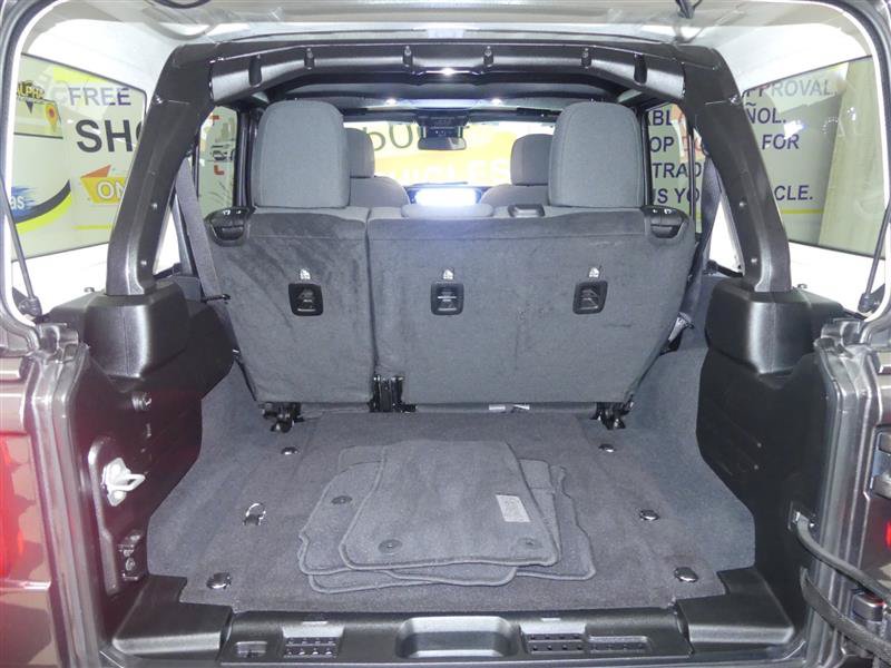 Used 2025 Jeep Wrangler Unlimited Sahara AWD/4WD image 30