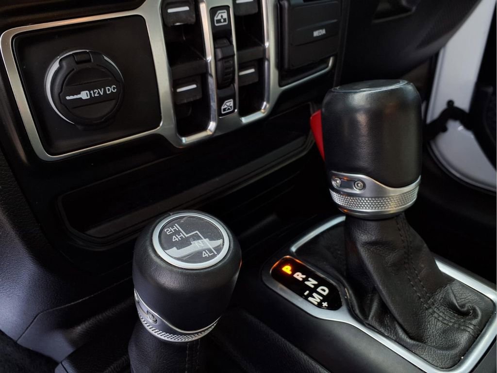 Used 2022 Jeep Wrangler Unlimited Sahara image 9