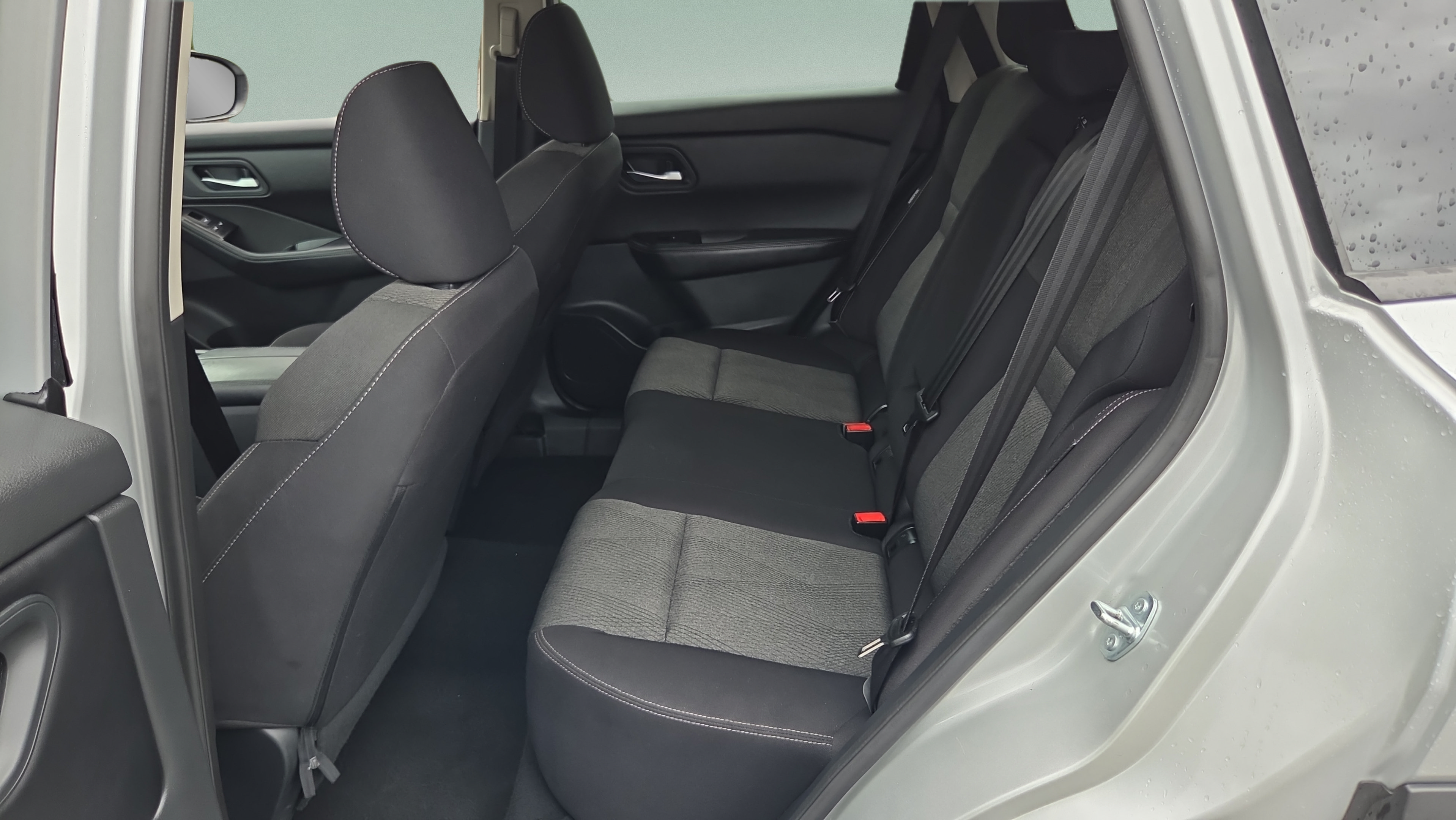 Used 2025 Nissan Rogue SV FWD image 11