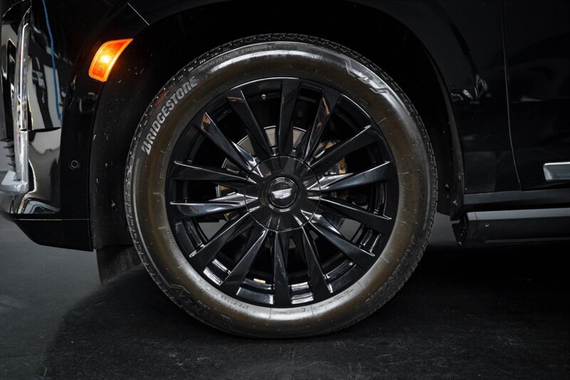 Used 2023 Cadillac Escalade Premium Luxury w/ Performance Package AWD/4WD image 14