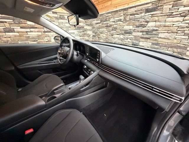 Used 2023 Hyundai Elantra SEL FWD image 14