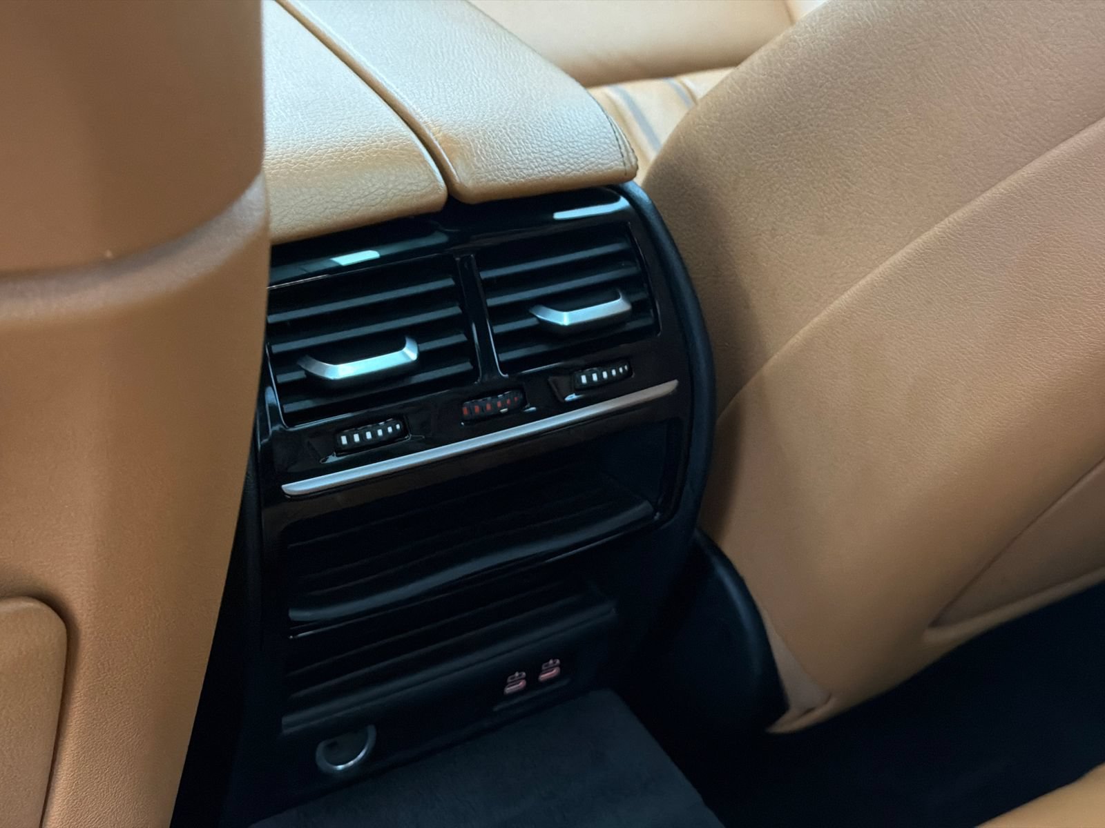 Used 2020 BMW M550i xDrive AWD/4WD image 19