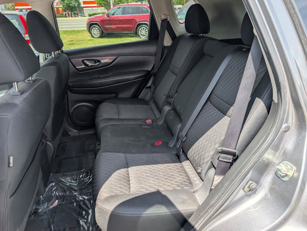 Used 2018 Nissan Rogue SV FWD image 37