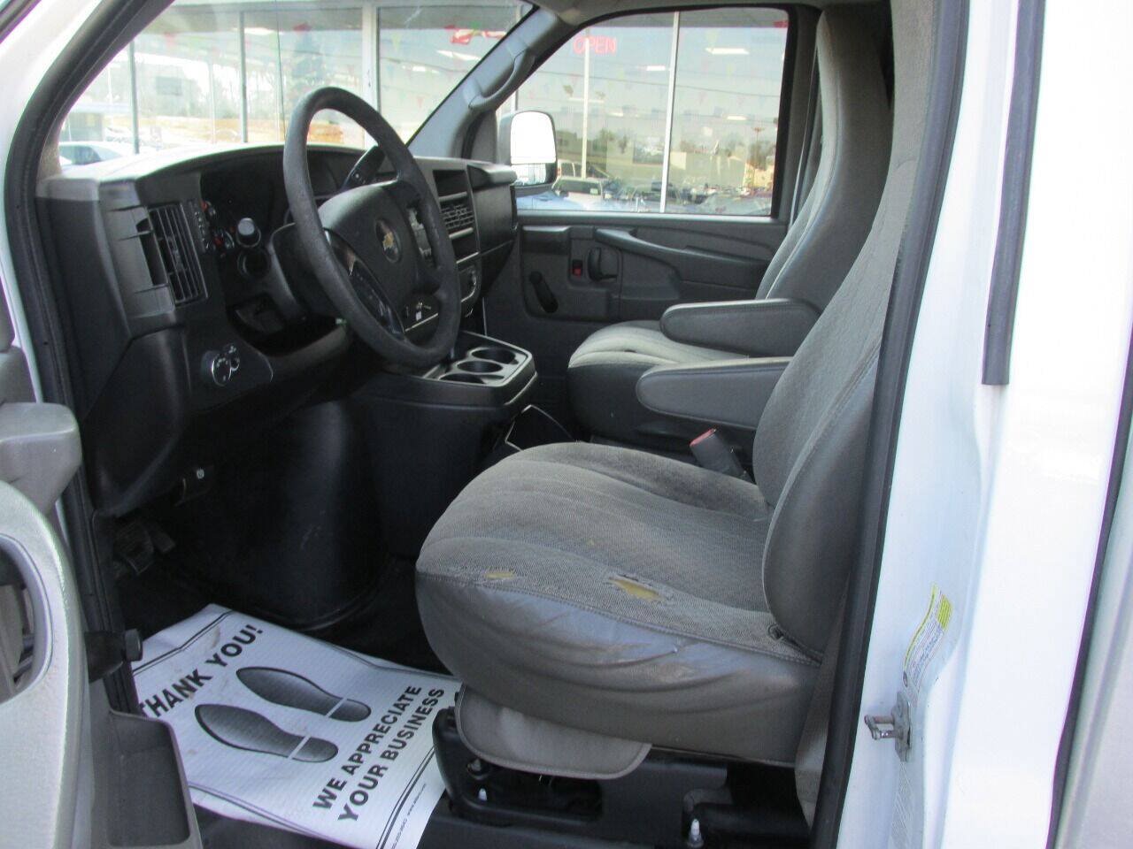 Used 2014 Chevrolet Express 3500 RWD image 21