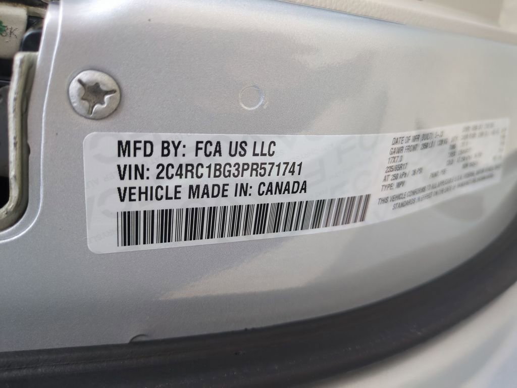 Used 2023 Chrysler Pacifica Touring-L FWD image 38