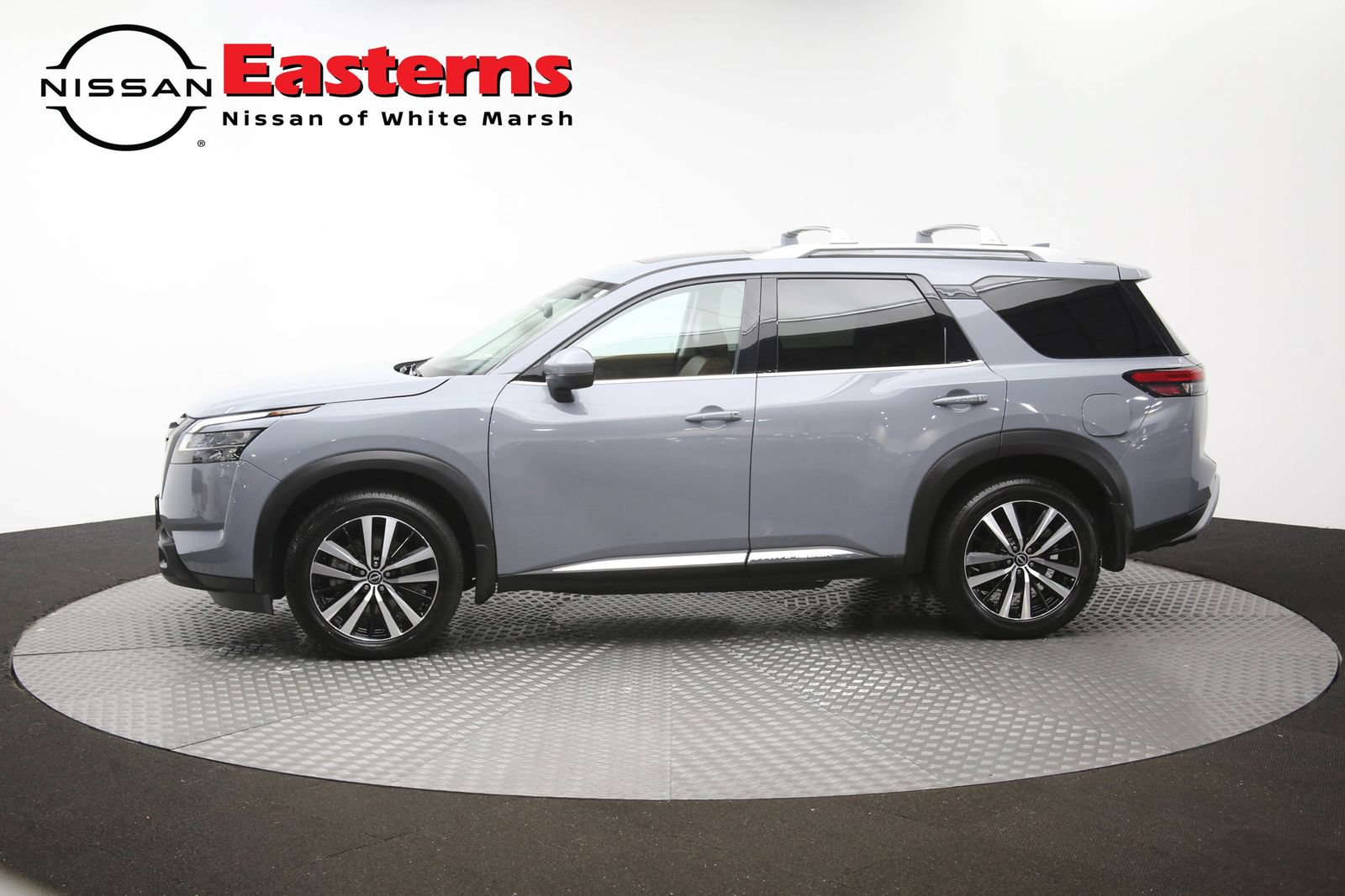 Used 2024 Nissan Pathfinder Platinum w/ Black Appearance Package AWD/4WD image 63