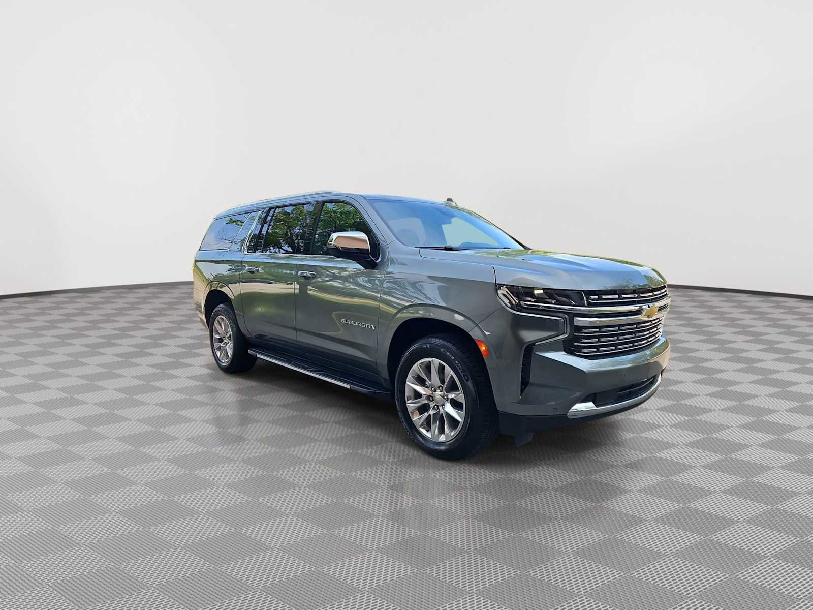 Used 2023 Chevrolet Suburban Premier AWD/4WD image 2