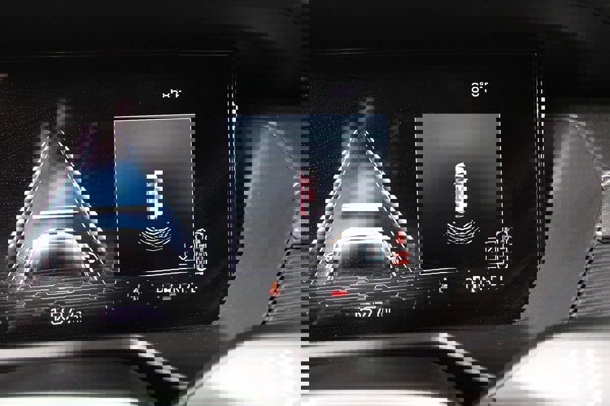 Used 2025 GMC Acadia Elevation image 24