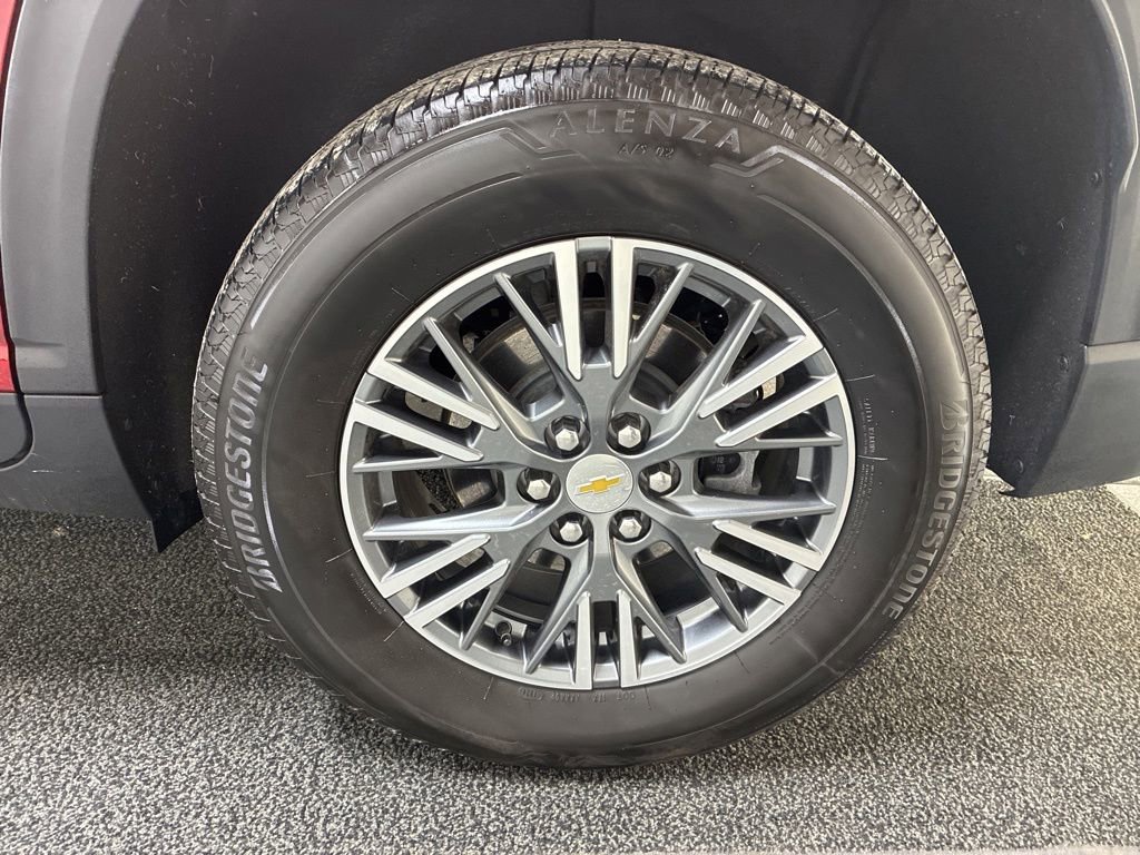 Used 2024 Chevrolet Traverse LT w/ LPO, Floor Liner Package AWD/4WD image 6