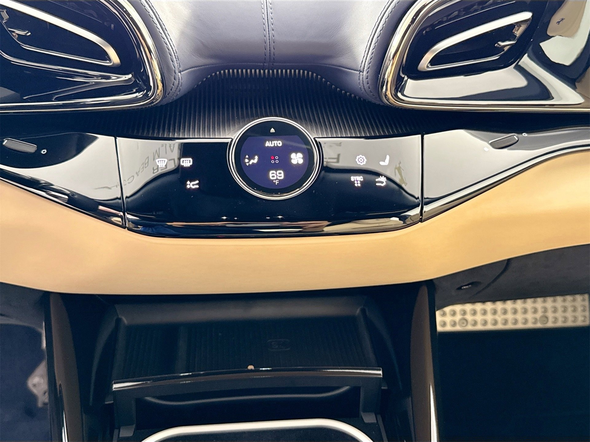 Certified 2024 Ferrari Purosangue Base image 12