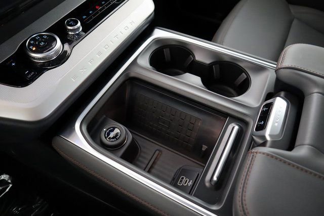 New 2025 Ford Expedition Active image 35