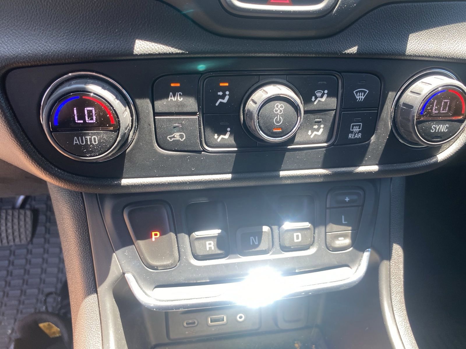 Used 2019 GMC Terrain SLE w/ Driver Convenience Package FWD image 16