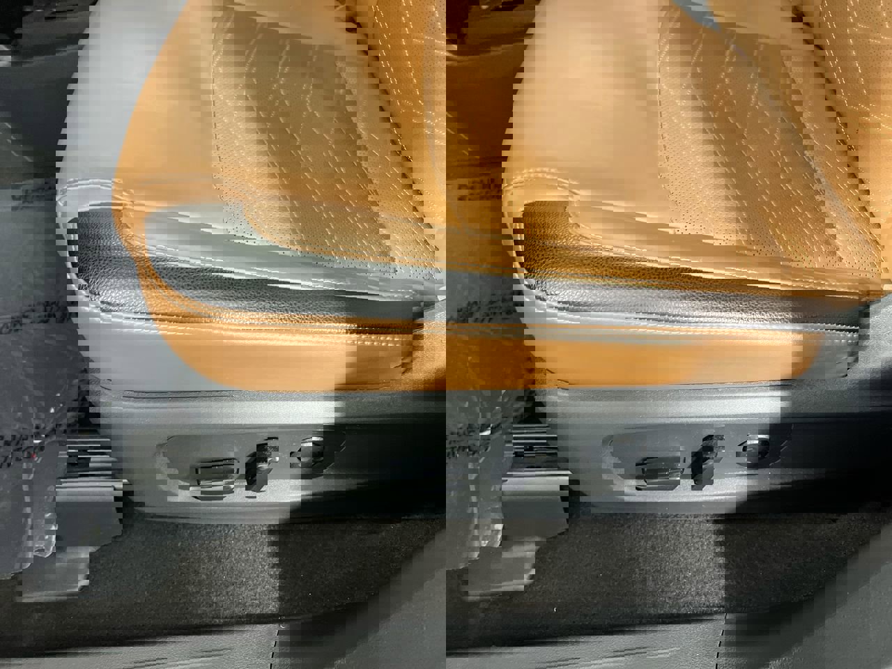 Used 2024 Nissan Pathfinder Platinum image 13