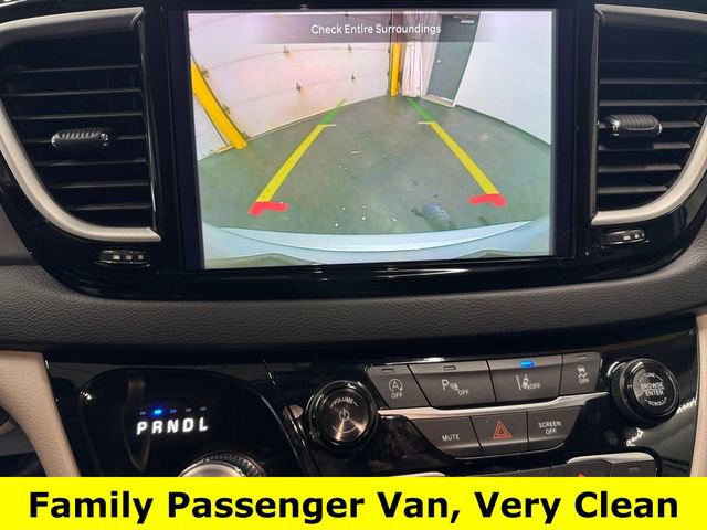 Used 2024 Chrysler Pacifica Touring-L FWD image 16
