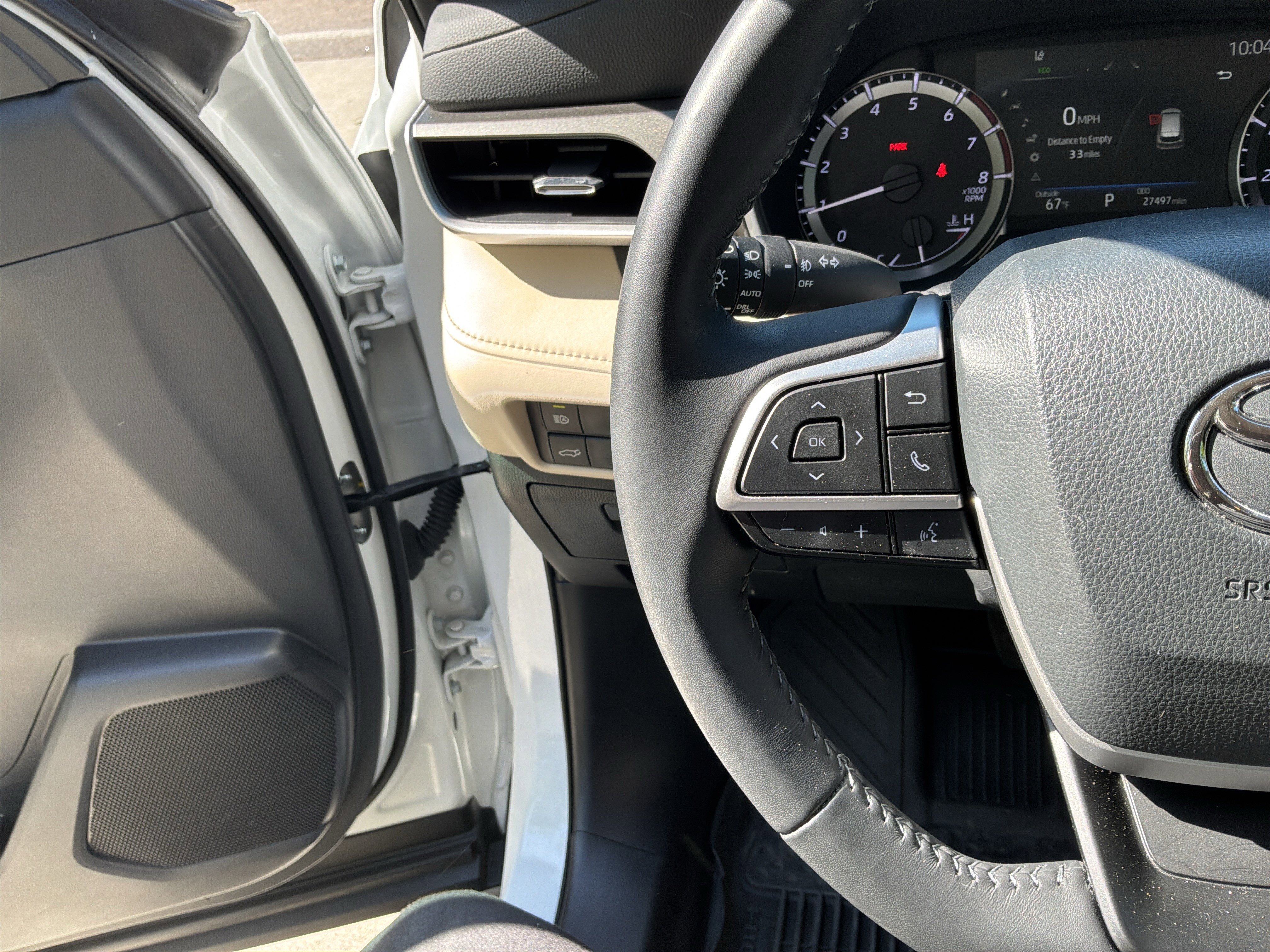 Used 2024 Toyota Highlander XLE FWD image 19