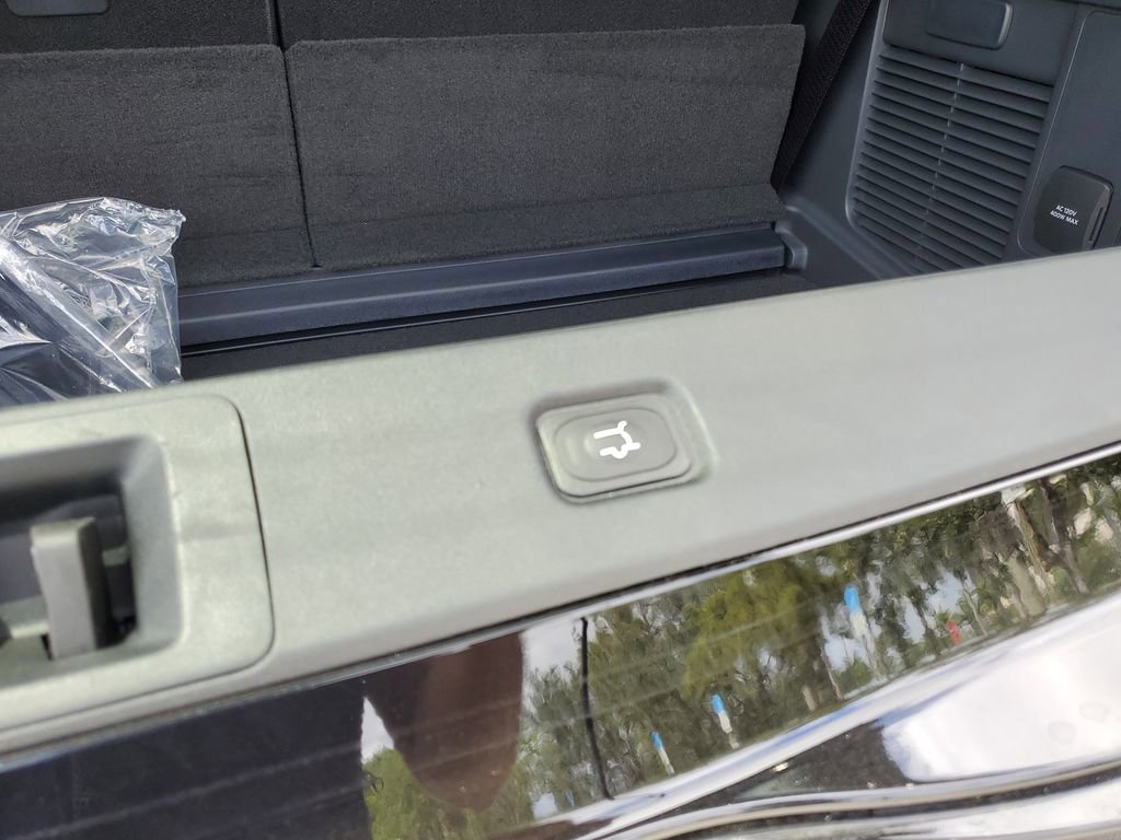 New 2026 Lincoln Navigator Premier AWD/4WD image 8