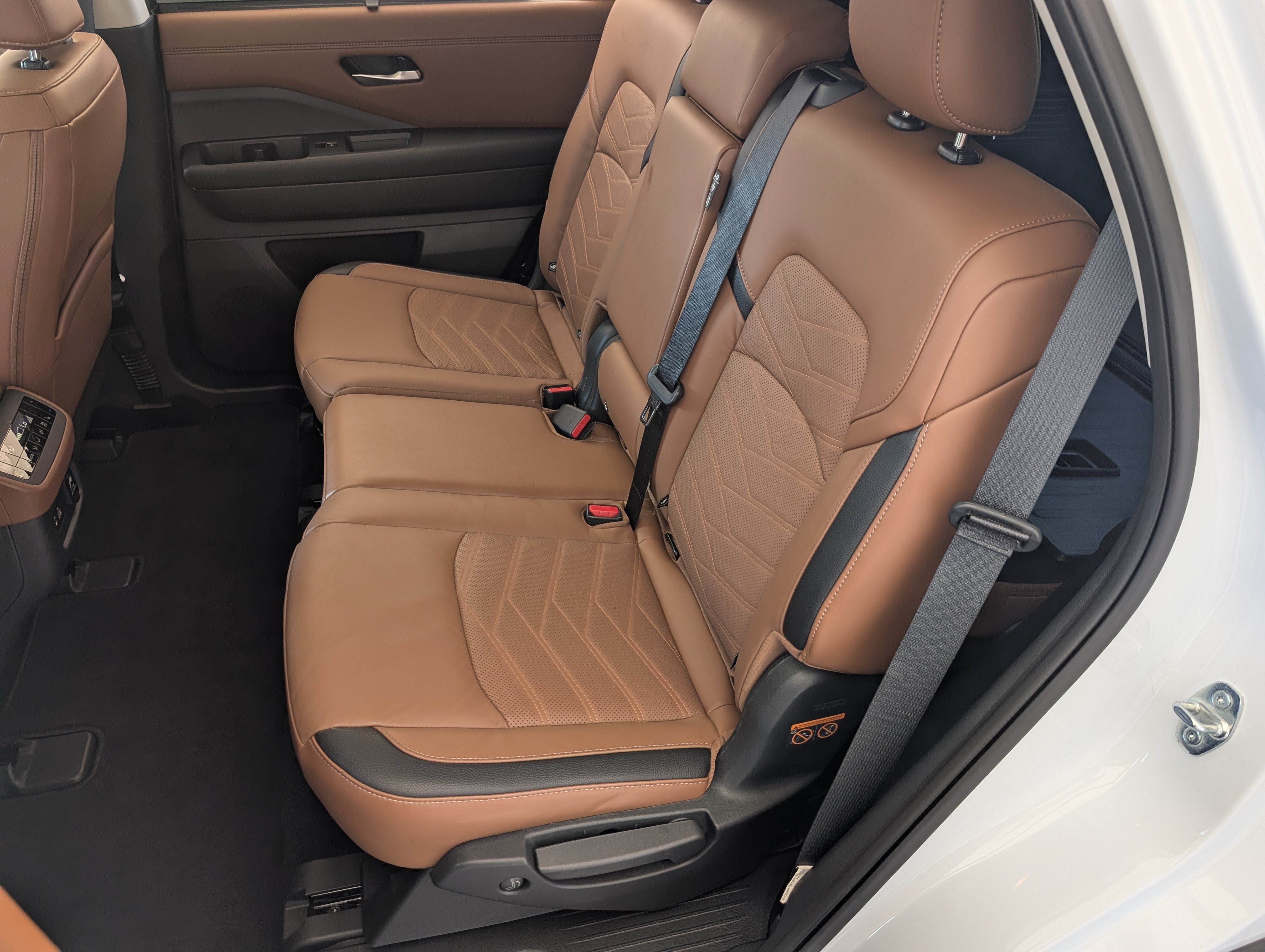 Used 2025 Nissan Pathfinder Platinum w/ Cargo Package FWD image 18