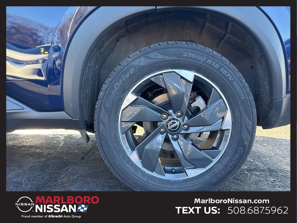 Used 2024 Nissan Rogue SV image 11