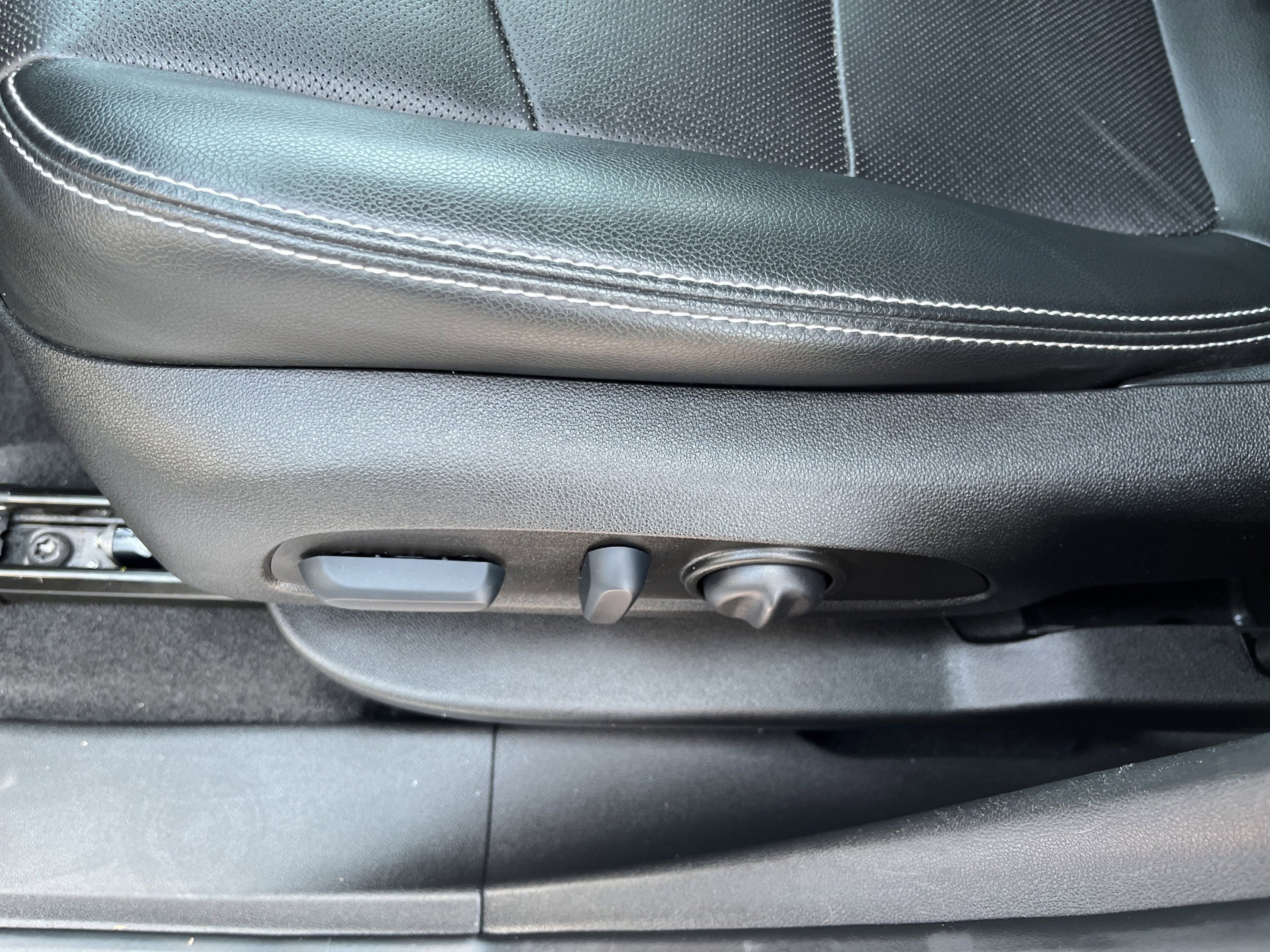 Used 2022 GMC Terrain SLT image 34