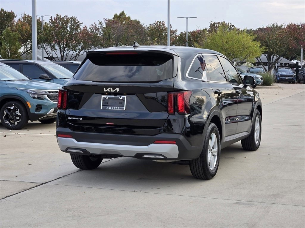 New 2025 Kia Sorento LX image 4