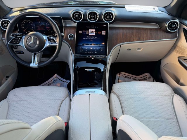 Used 2025 Mercedes-Benz GLC 300 4MATIC image 13