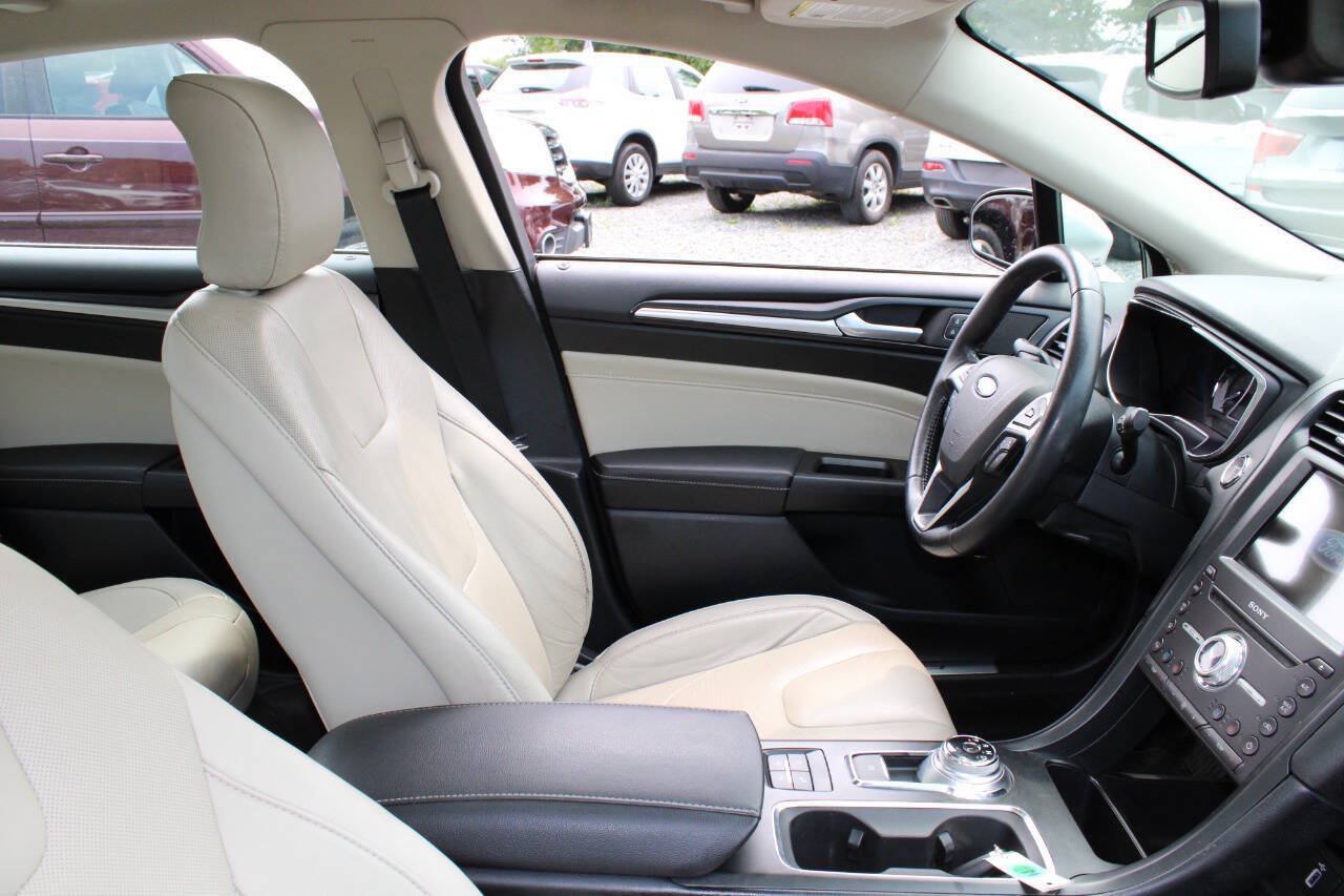 Used 2017 Ford Fusion Energi Titanium FWD image 11
