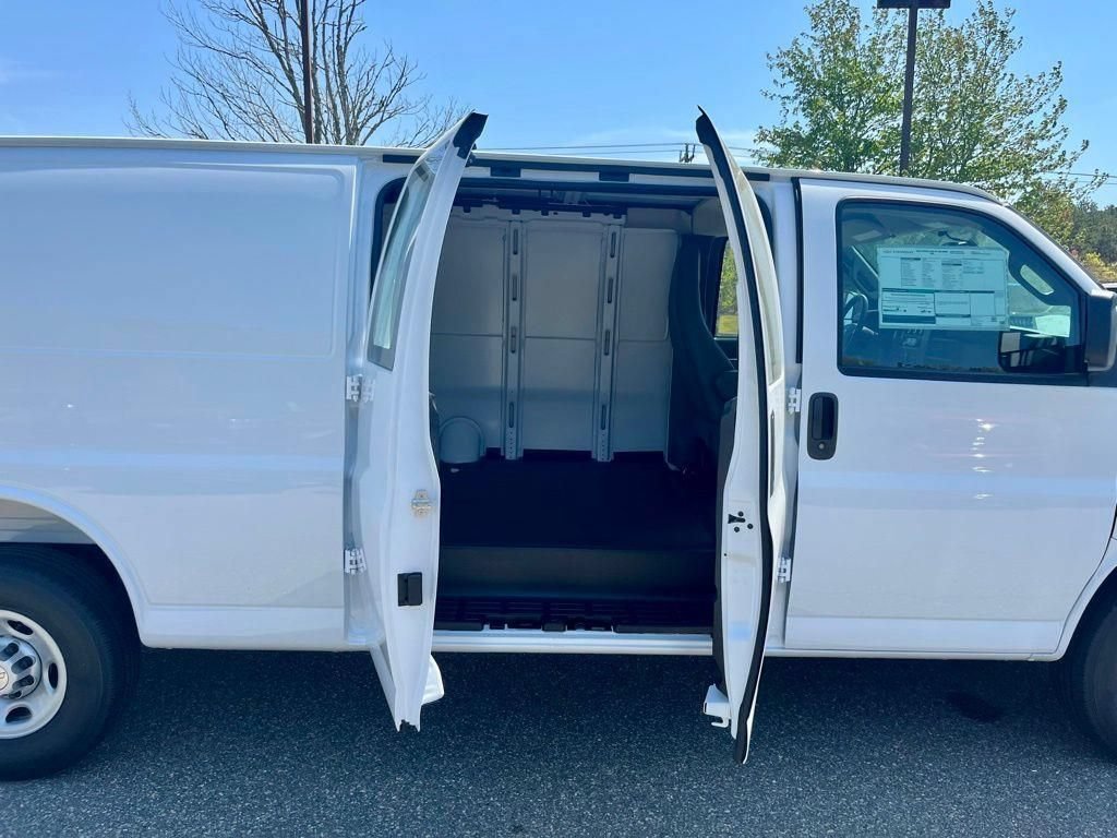 New 2026 Chevrolet Express 2500 Extended w/ Driver Convenience Package RWD image 8