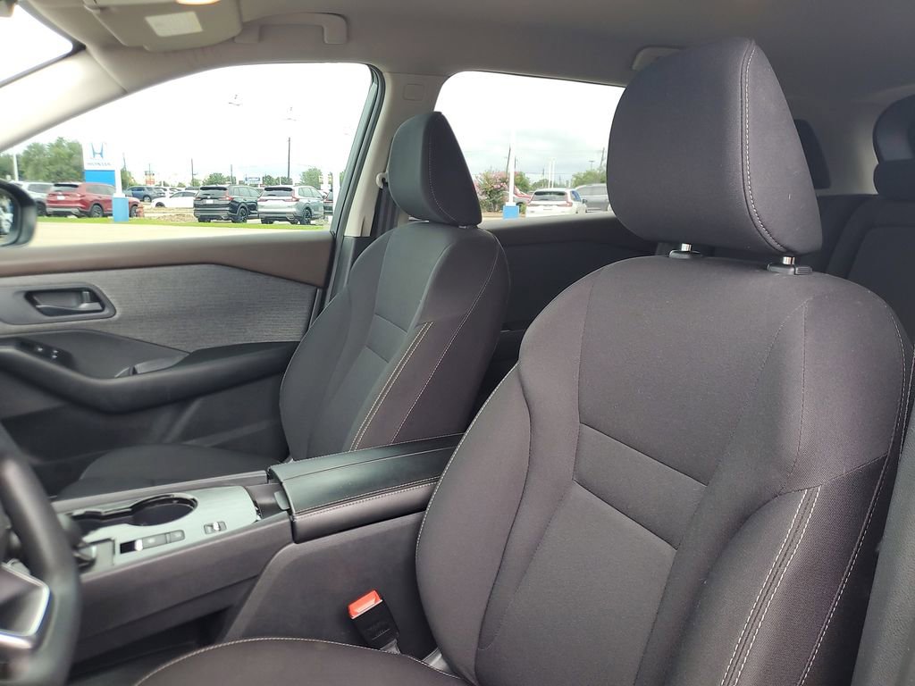 Used 2023 Nissan Rogue S FWD image 11