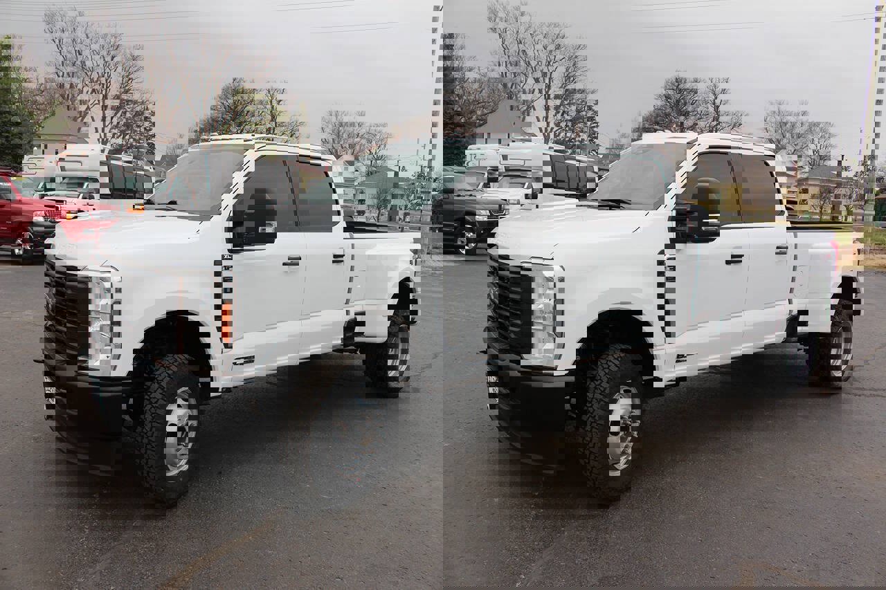 Used 2024 Ford F350 XL image 1