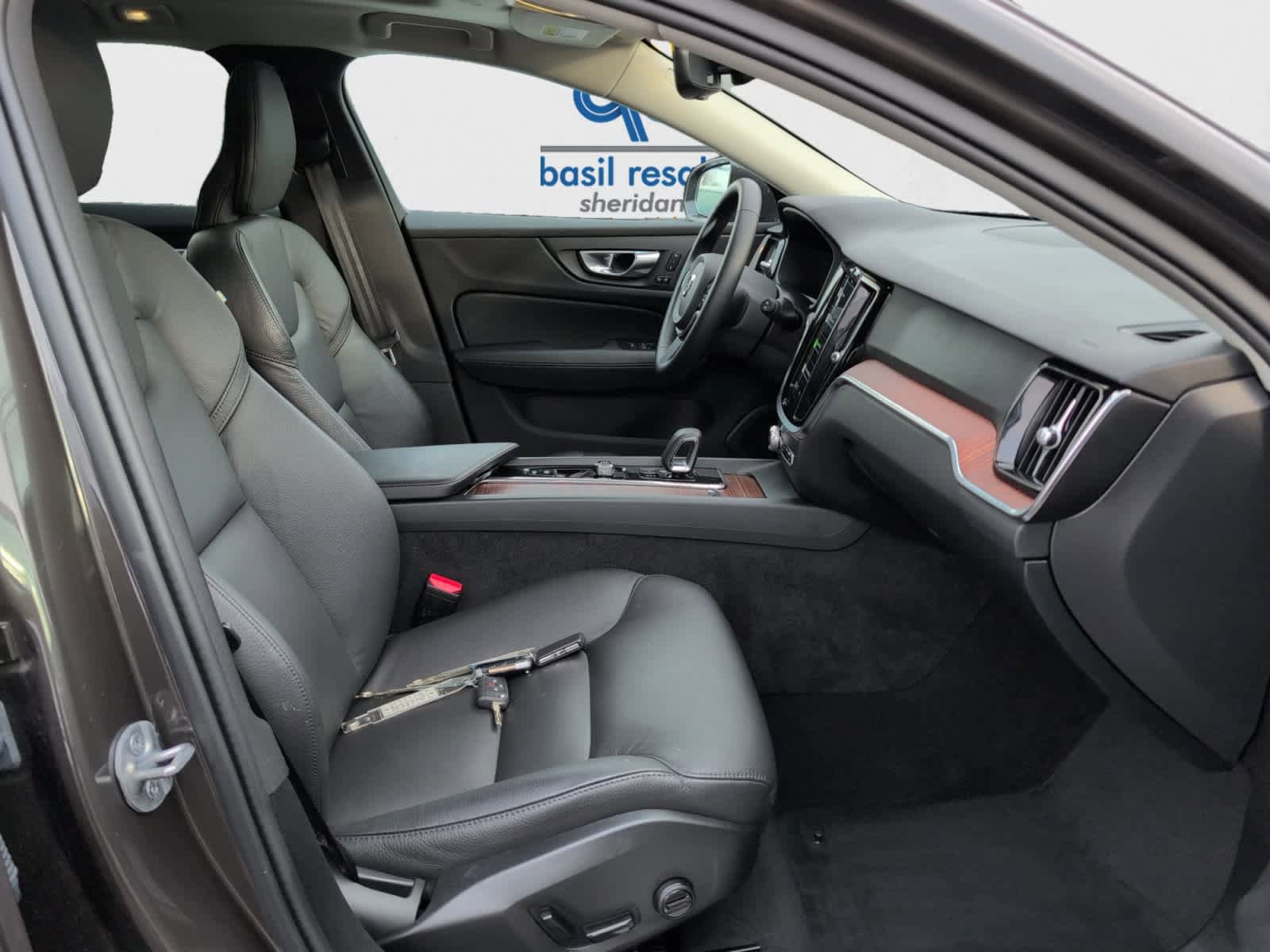 Used 2025 Volvo V60 B5 Cross Country Plus image 17