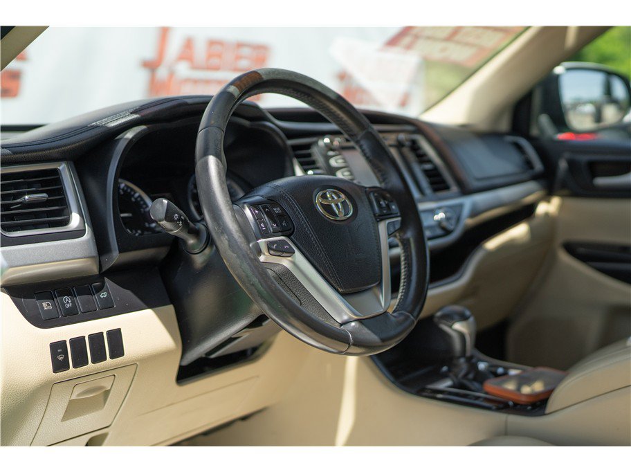 Used 2017 Toyota Highlander XLE FWD image 30