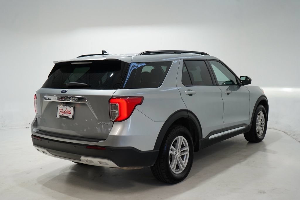 Used 2024 Ford Explorer XLT w/ Equipment Group 202A AWD/4WD image 8