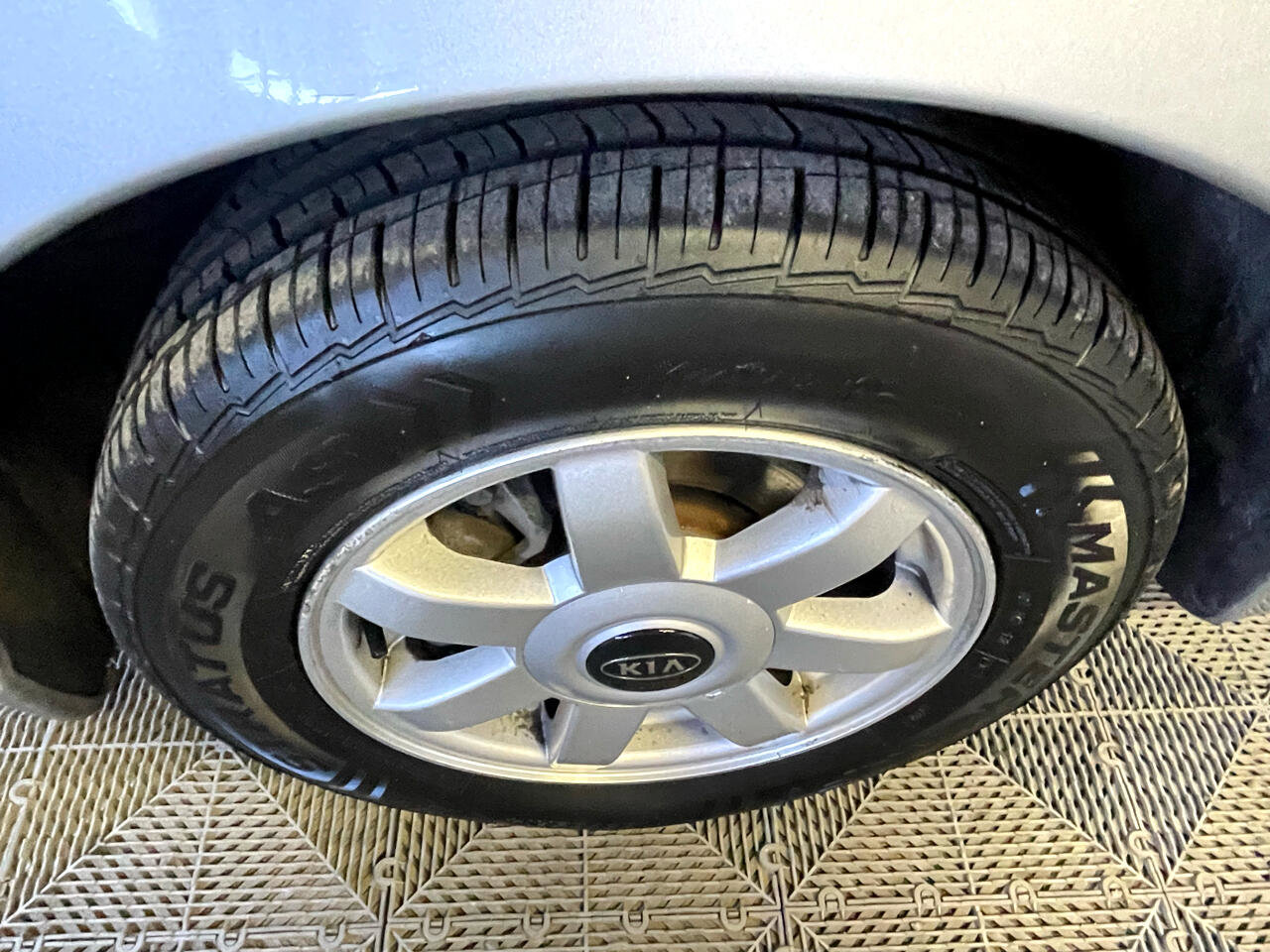 Used 2004 Kia Spectra Sedan image 26