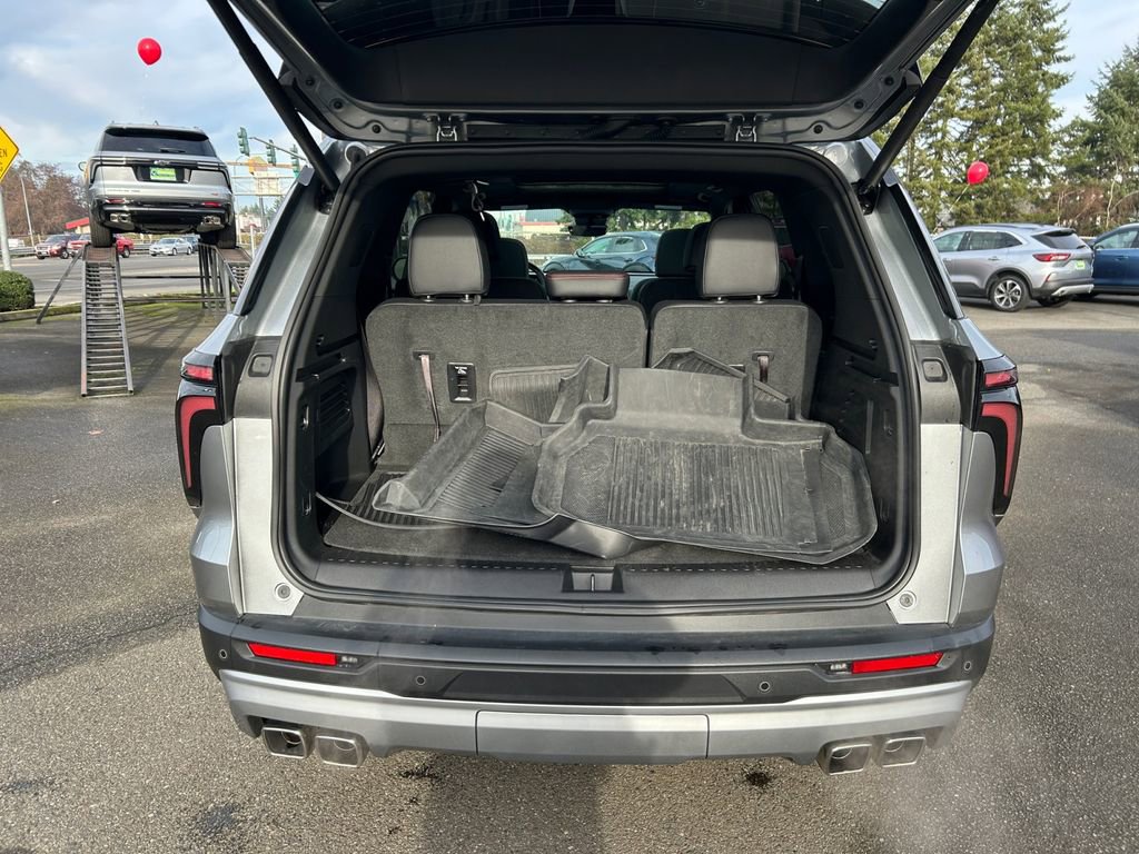 Used 2025 Chevrolet Traverse Z71 image 24