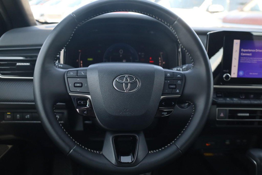 Certified 2025 Toyota Camry SE FWD image 8