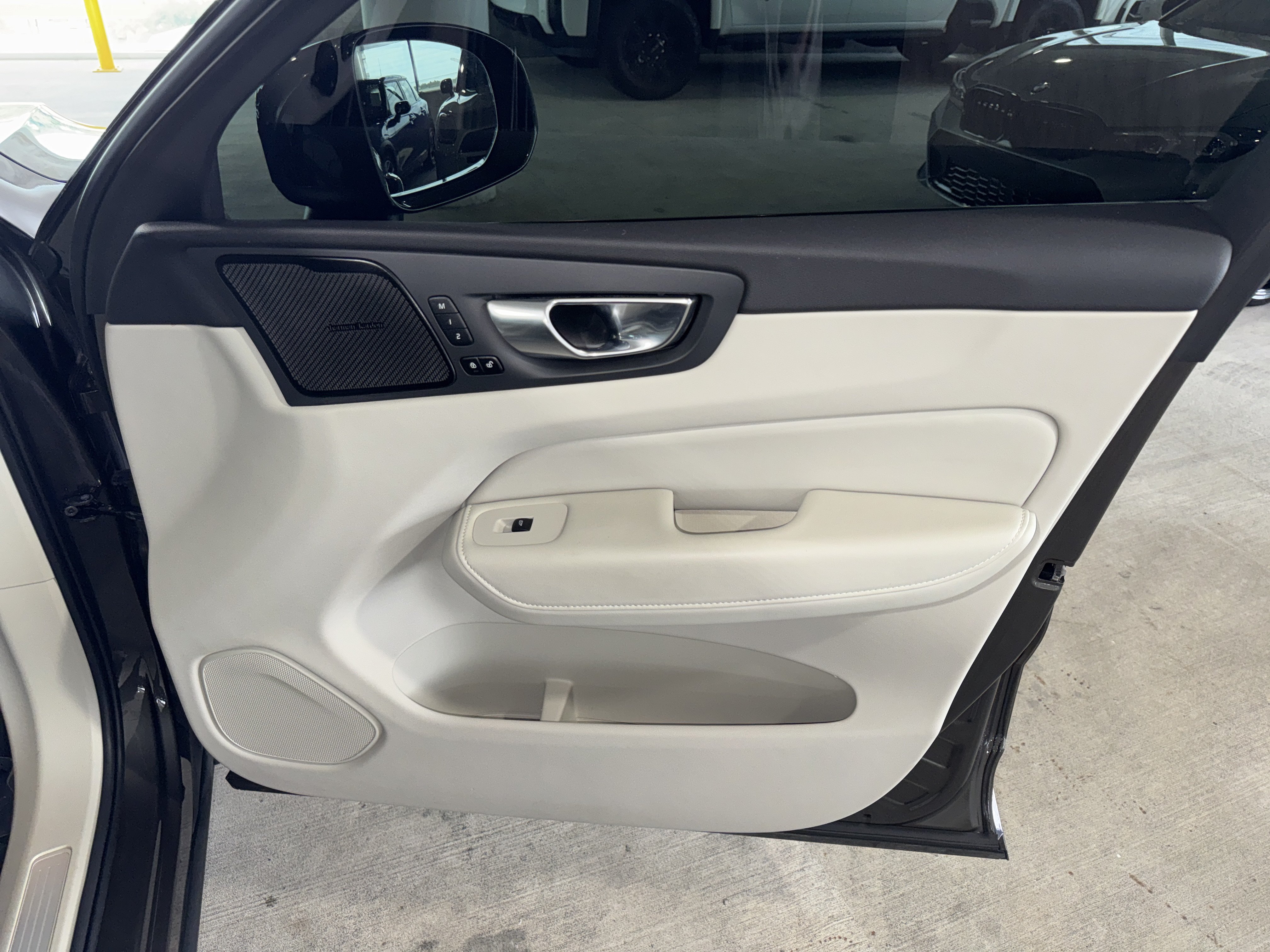 Used 2021 Volvo XC60 T5 Inscription AWD/4WD image 12