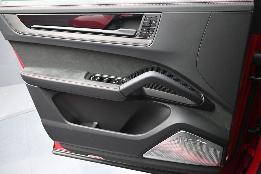 Certified 2026 Porsche Cayenne GTS AWD/4WD image 24