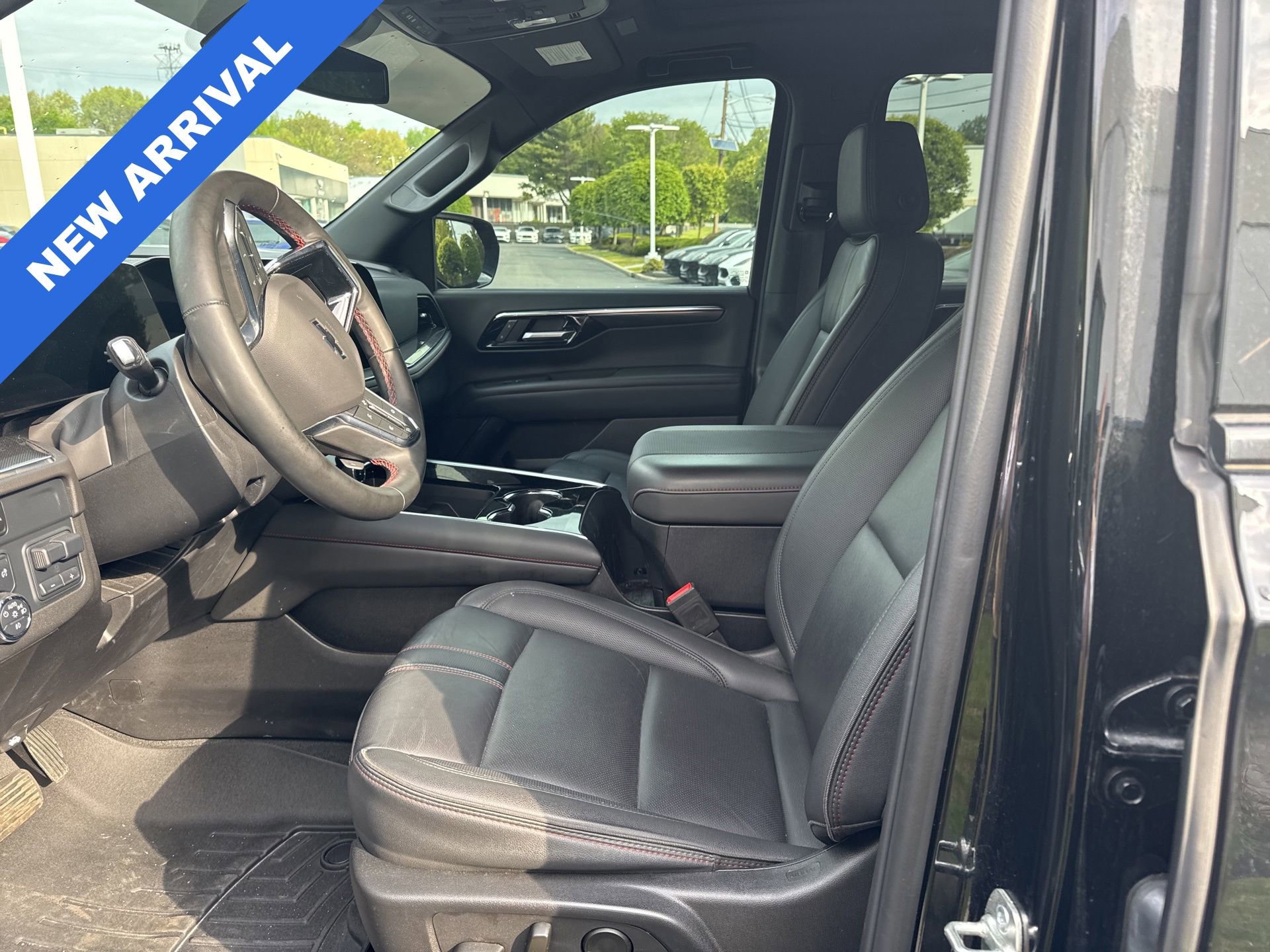 Used 2025 Chevrolet Suburban RST w/ RST Capability Package AWD/4WD image 6
